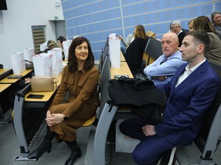 panel_zene39-050326.jpg